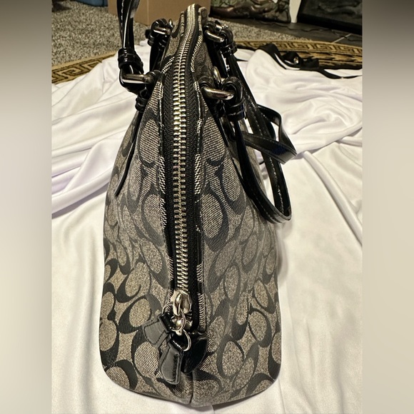 Authentic Coach satchel cross body.  EUC. Serial number in pics. Nice clean bag - Picture 9 of 9